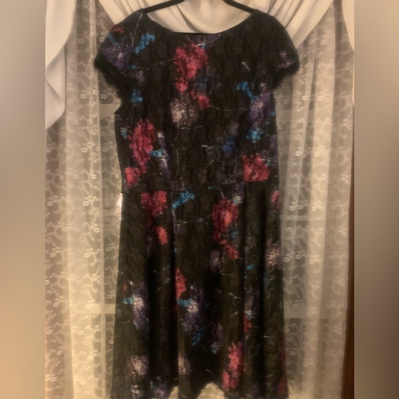 Ivy & Blue Dresses & Skirts - ❤️5 for $20❤️Ivy & Blue lace, flowered dress.